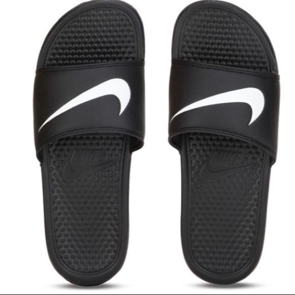 Nike men’s Benssi swoosh Black slides size 9 Nike men’s Benssi swoosh Black slides size 9